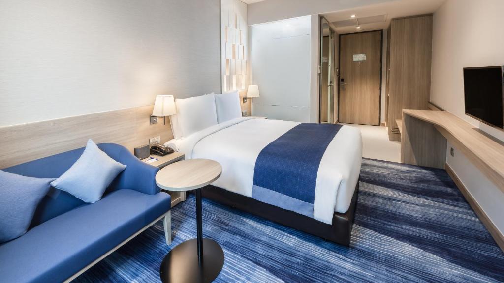 Holiday Inn Express Bangkok Soi Soonvijai 11