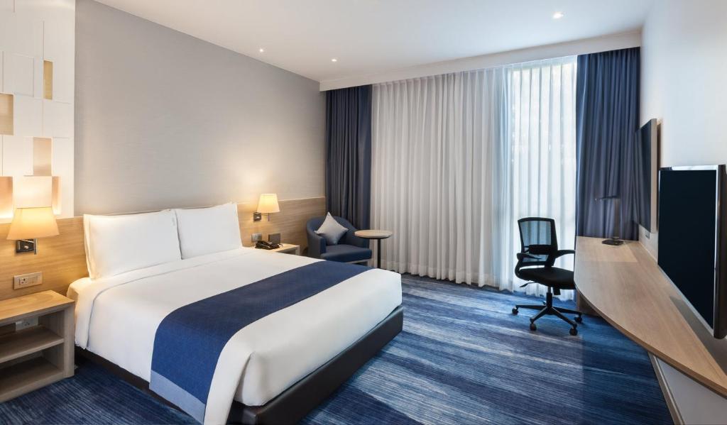 Holiday Inn Express Bangkok Soi Soonvijai 10