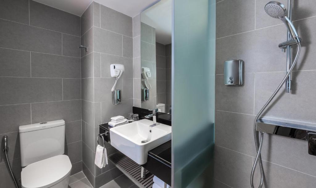 Holiday Inn Express Bangkok Soi Soonvijai 12