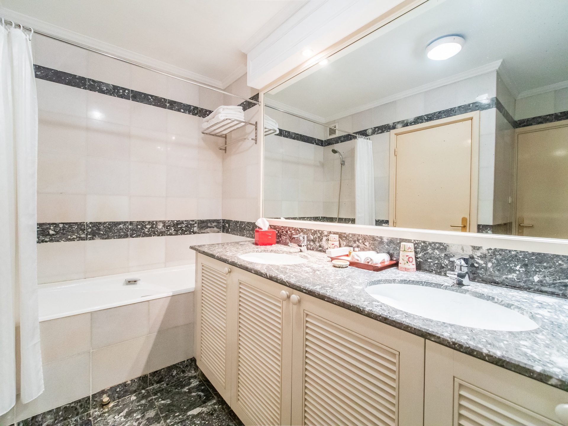 Saigon Domaine Luxury Residences 33