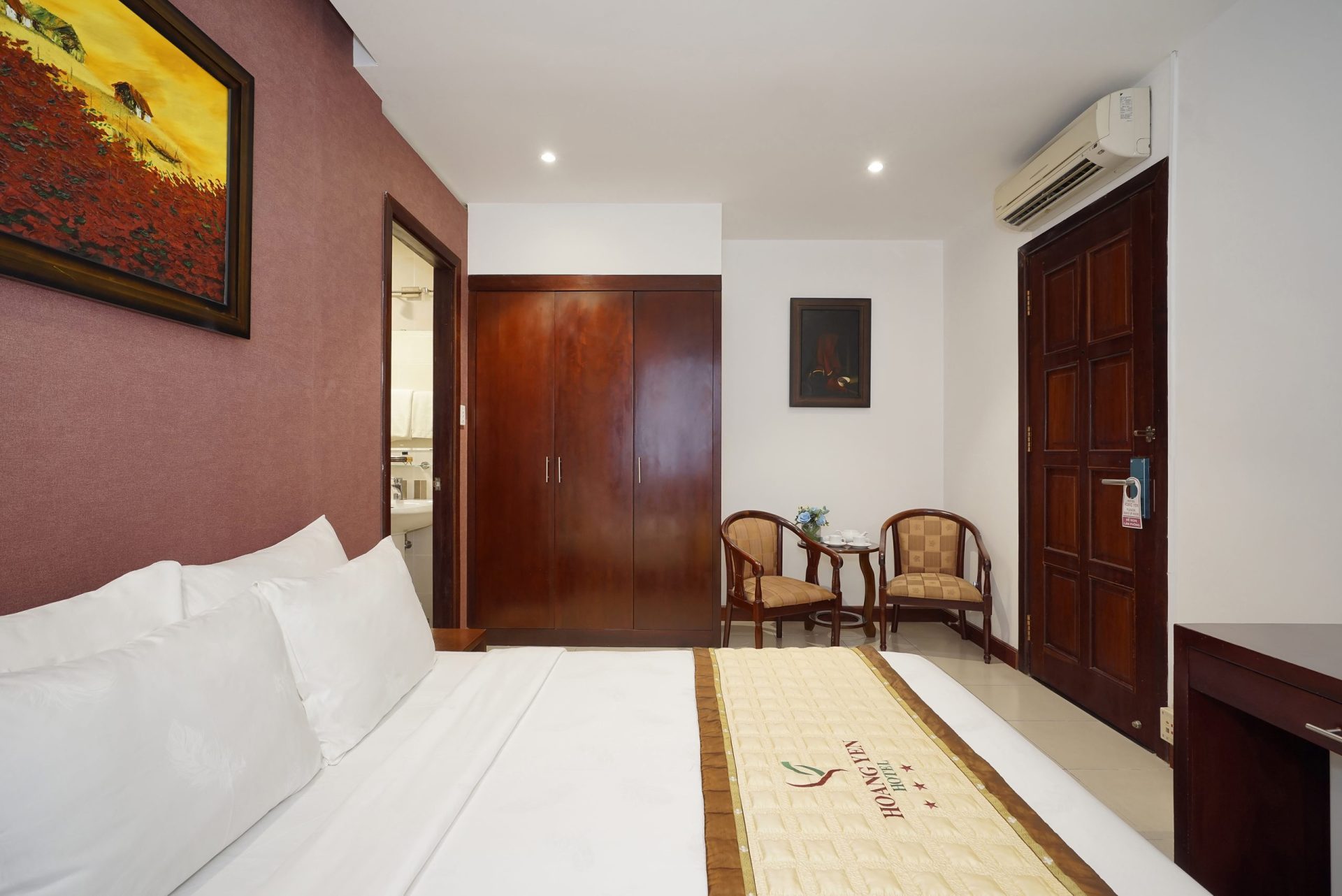 Ho-Chi-Minh Stopover: Ultimate Comfort at Hoang Yen for 14-Hours