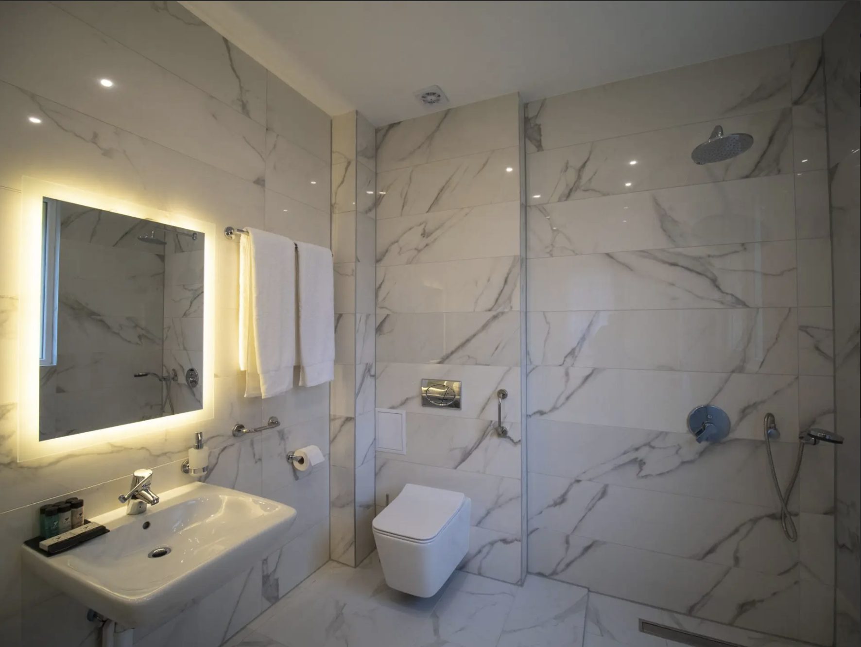 Double Deluxe Room 3