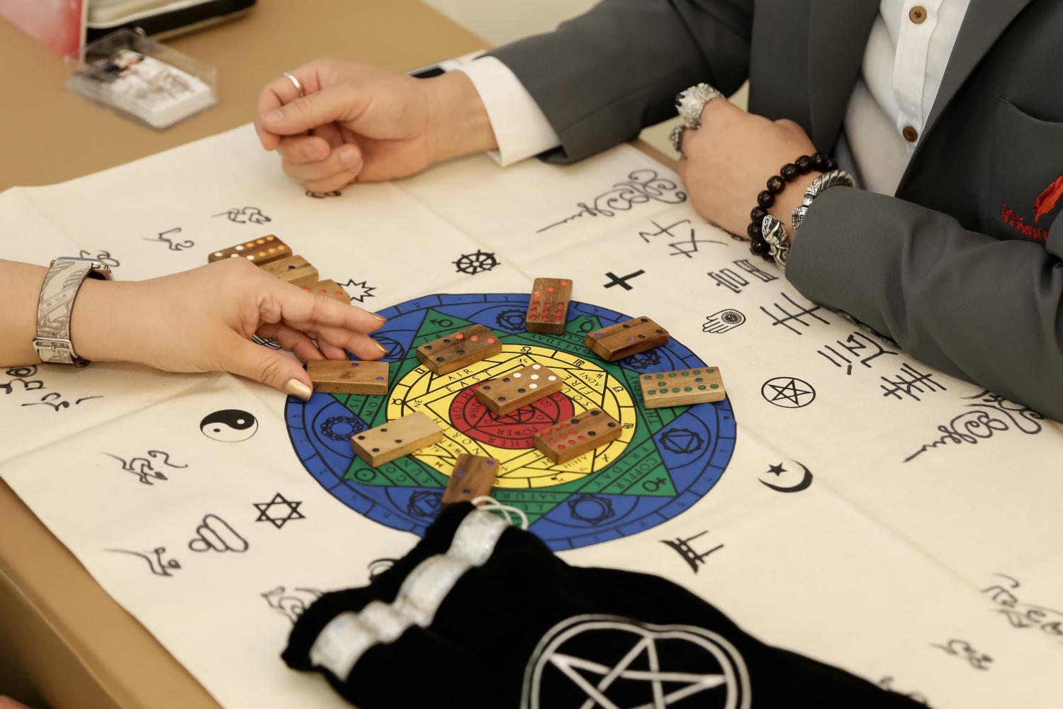 Can you really do it during a 5-hour transit? Try Thai Fortune Telling!
