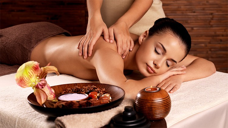 Can You Really Cure Stiff Shoulders? Trying Thai Massage During Transit!