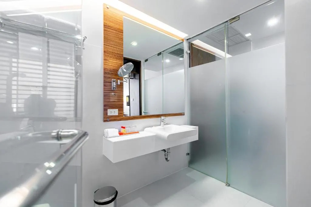 Sacha’s Hotel Uno 7