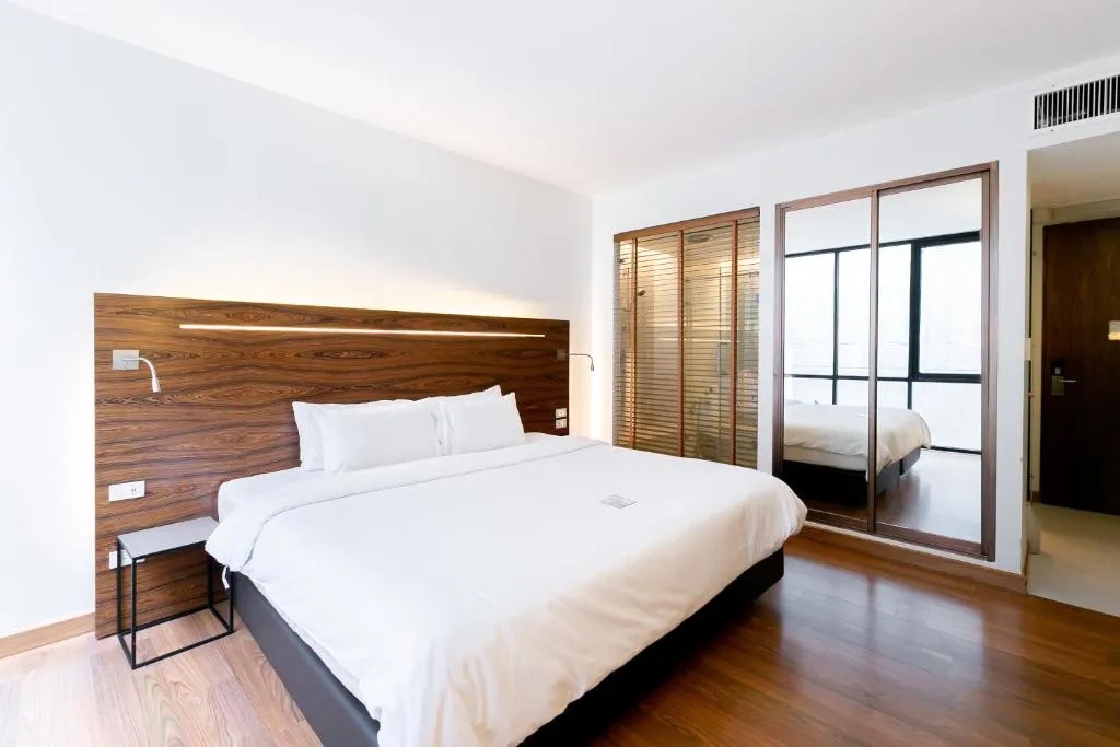 Sacha’s Hotel Uno 2