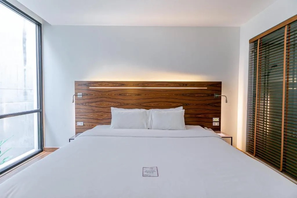 Sacha’s Hotel Uno 10