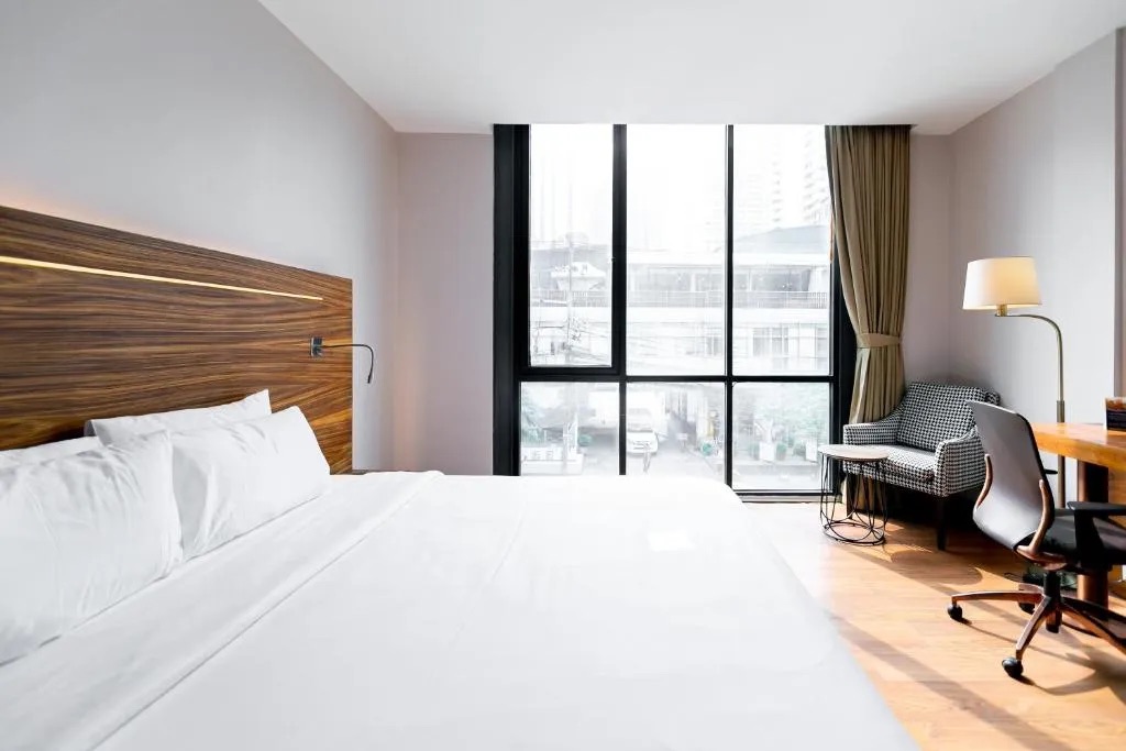 Sacha’s Hotel Uno 12