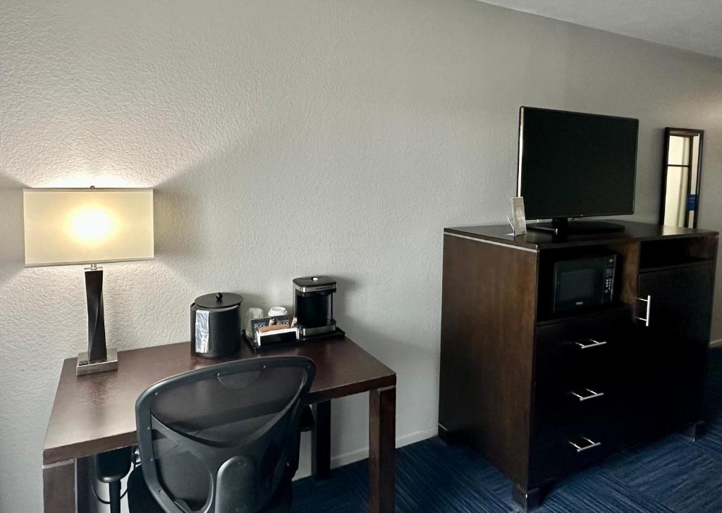 Pacific Inn 4