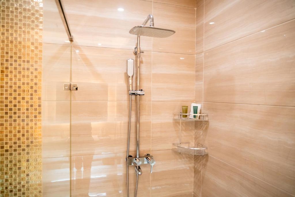 Executive Suite City view 9