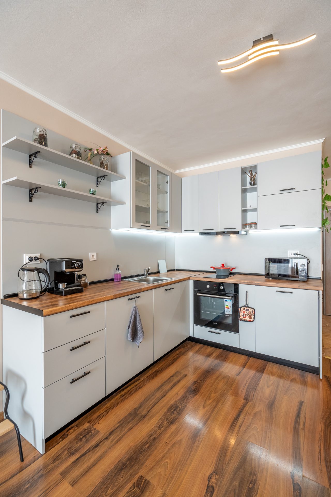 Allure And Elegant Central Apartment 6
