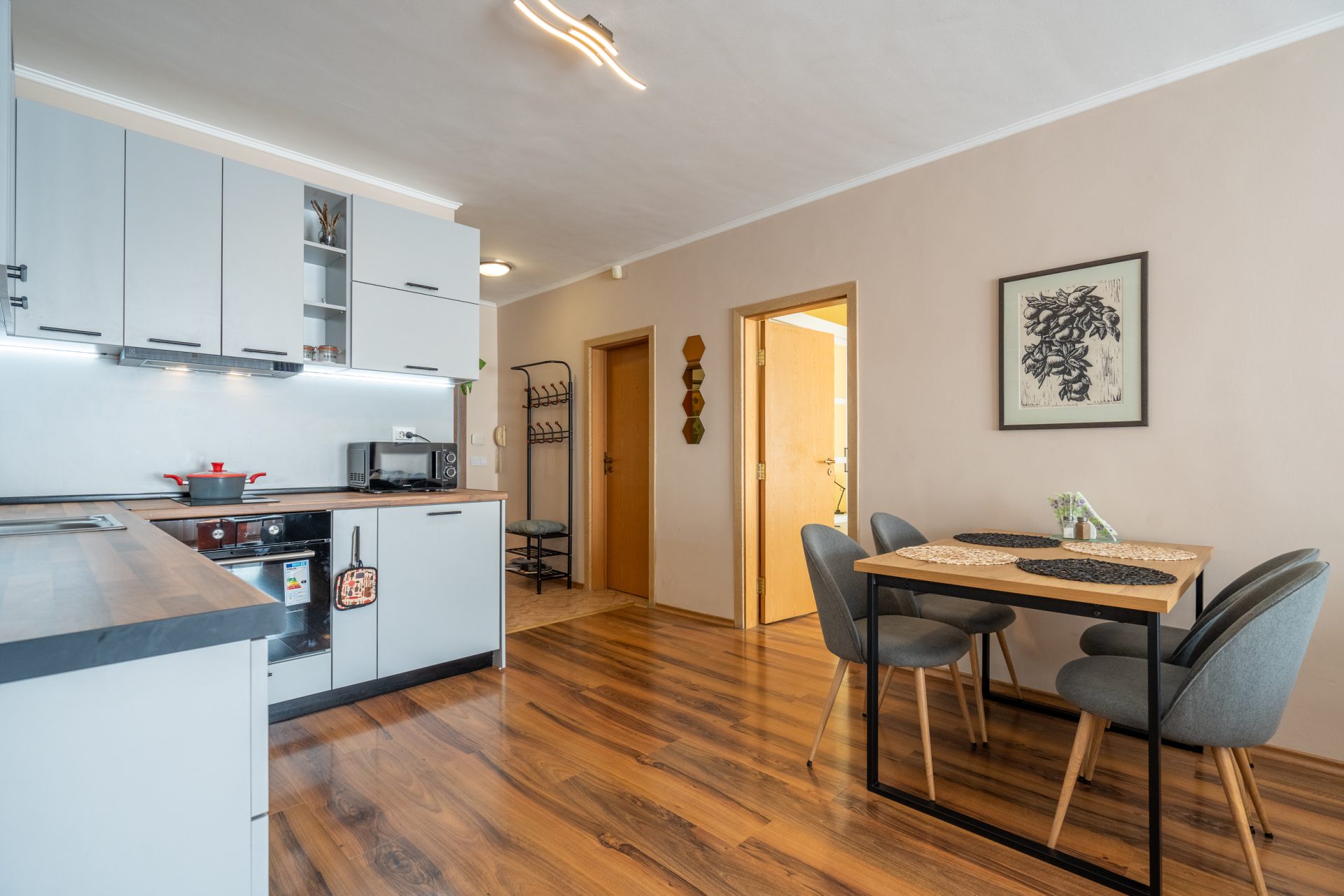 Allure And Elegant Central Apartment 5