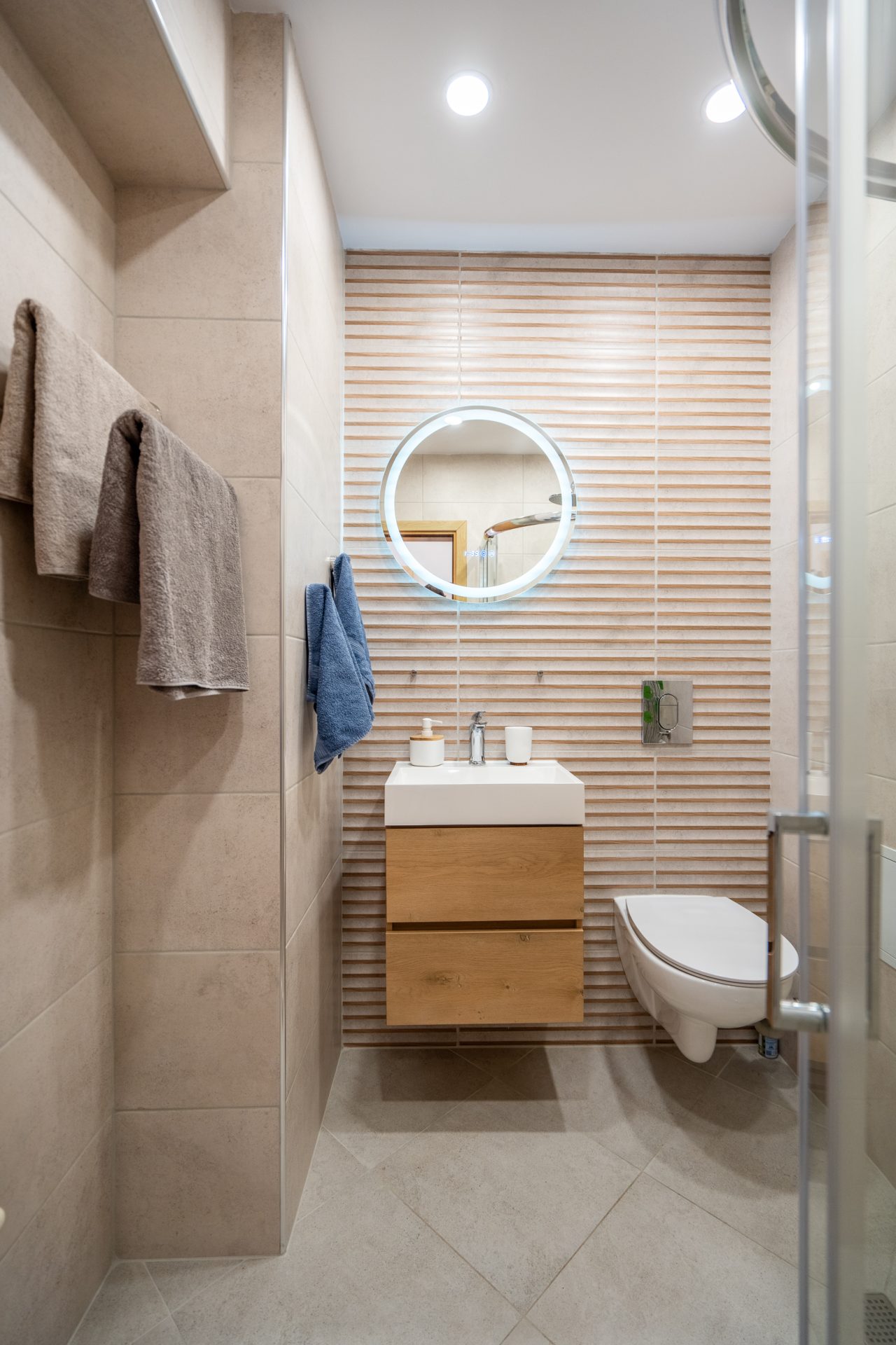 Allure And Elegant Central Apartment 12