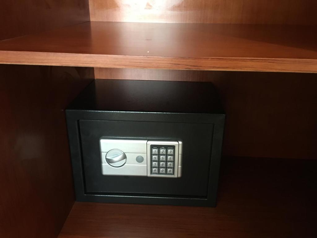 ST Hotel Wattay Airport - DELUXE TWIN CITY VIEW 8