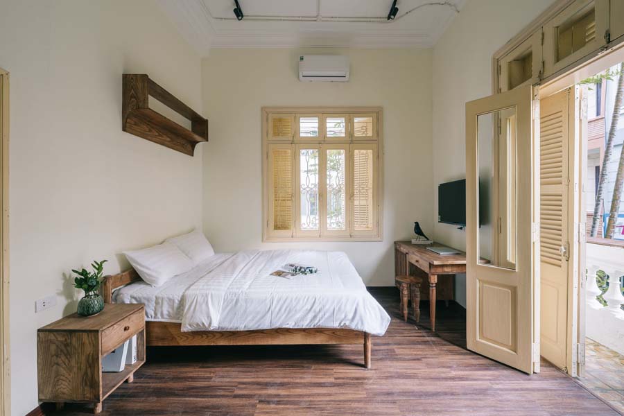 NYNA House-Wooden Flat-Kitchen-Walking Street