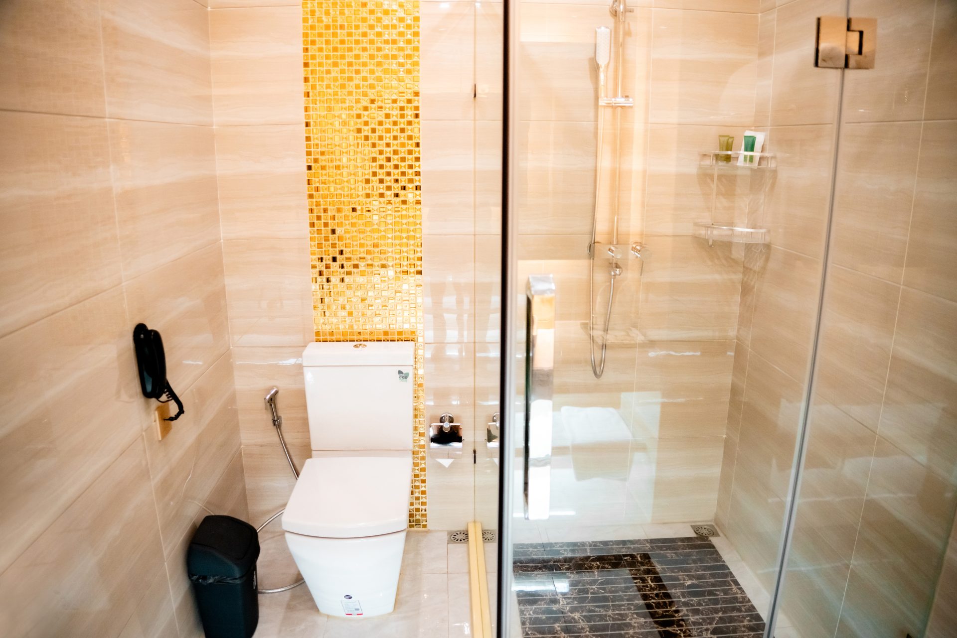 ST Hotel Wattay Airport - DELUXE KING RIVER VIEW 10