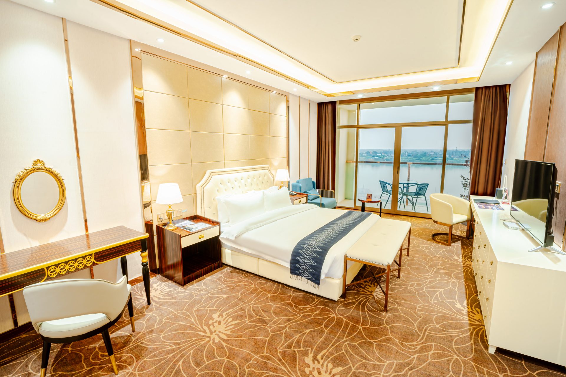 ST Hotel Wattay Airport - DELUXE KING RIVER VIEW