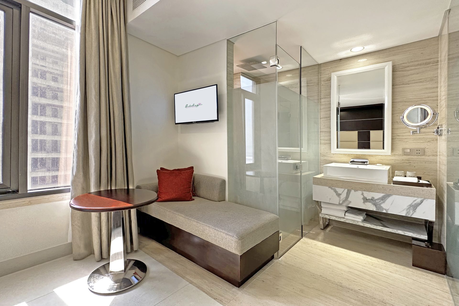 Holiday Beach Hotel Danang 17