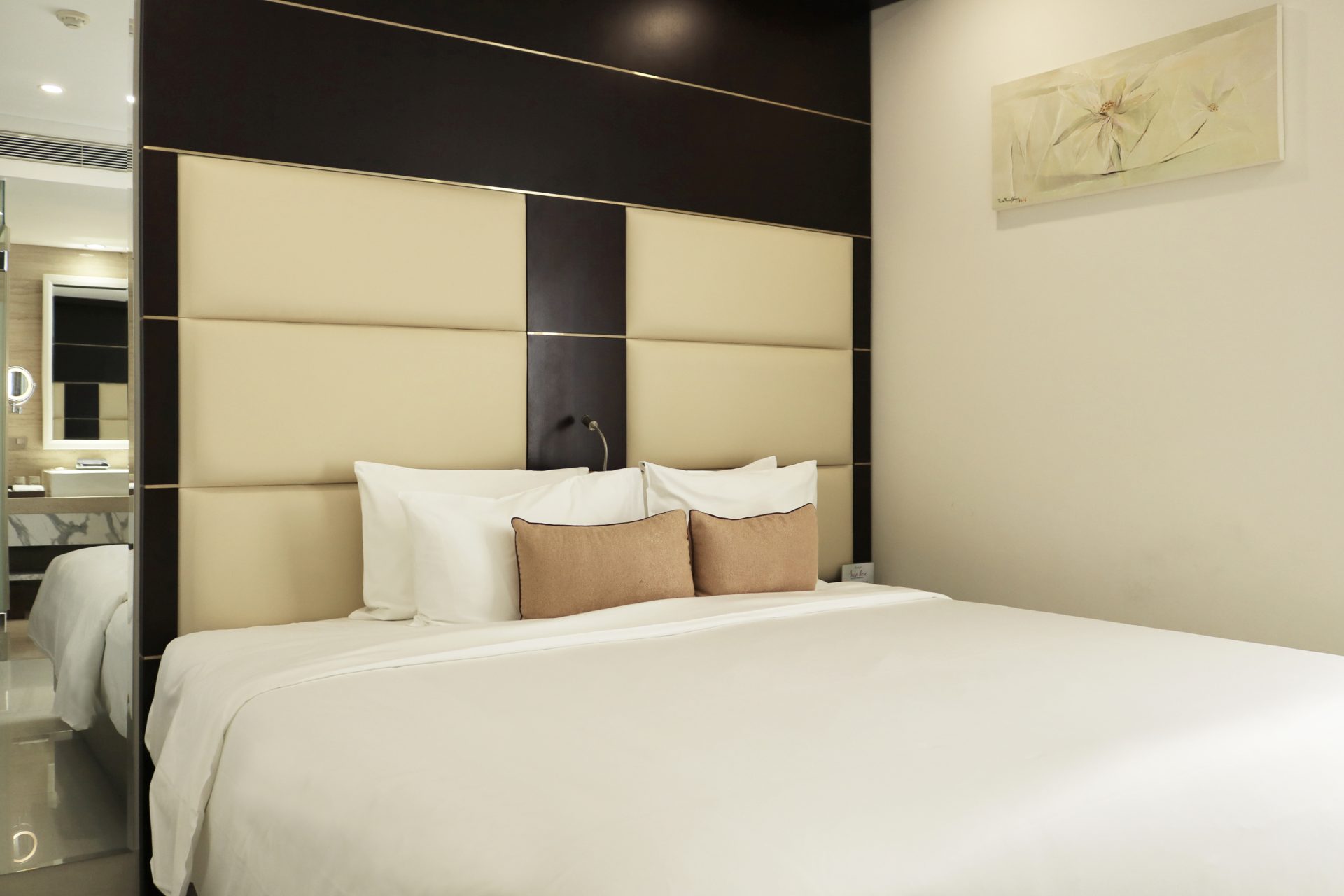 Holiday Beach Hotel Danang 33