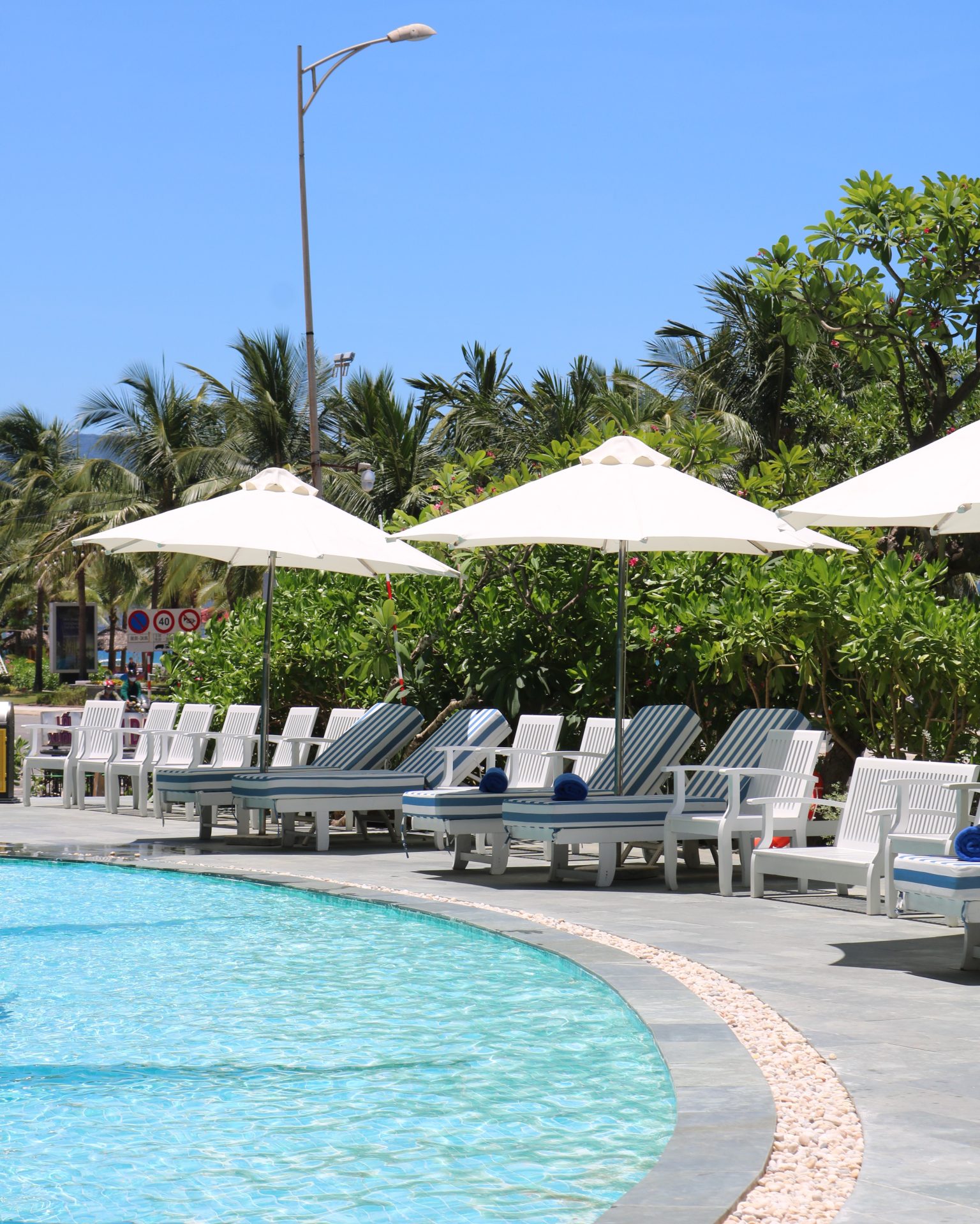 Holiday Beach Hotel Danang 45