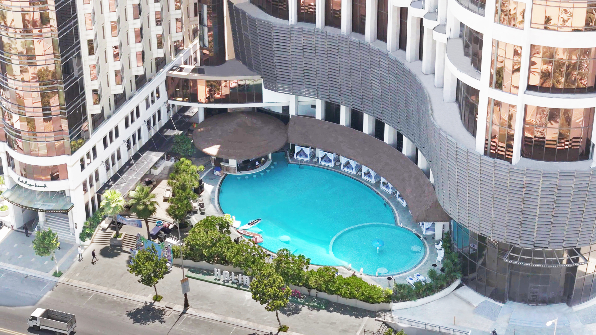 Holiday Beach Hotel Danang 2