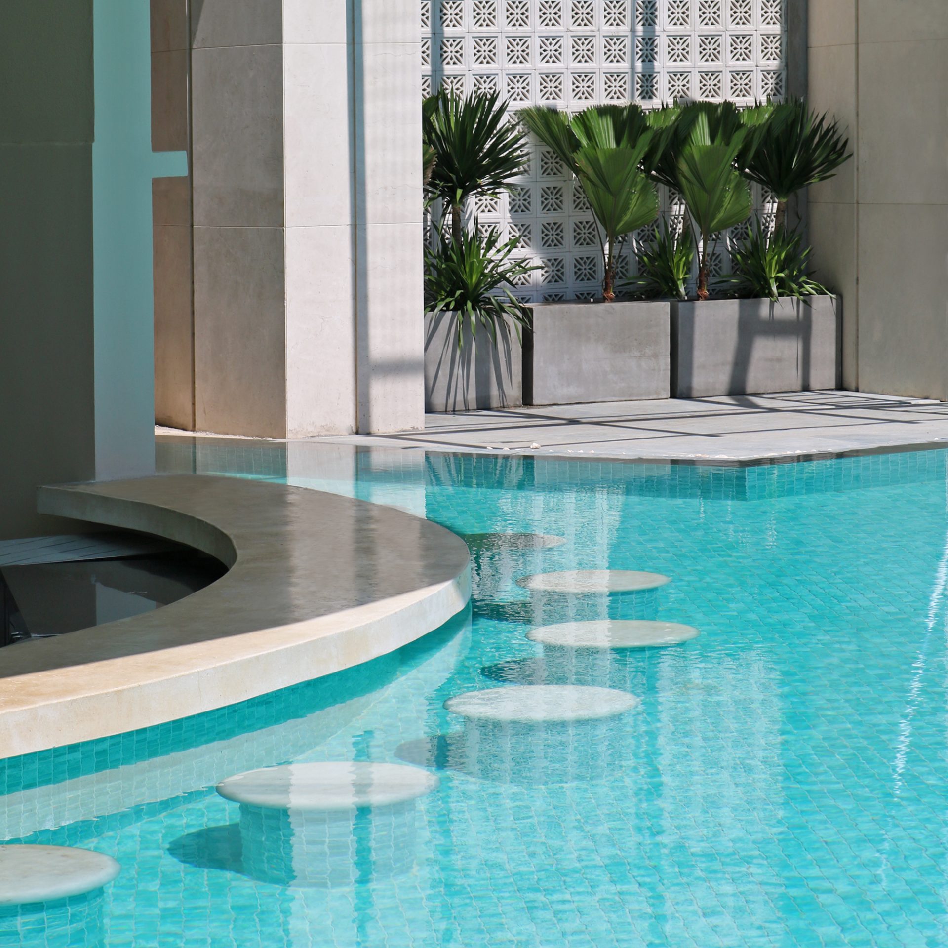 Holiday Beach Hotel Danang 48