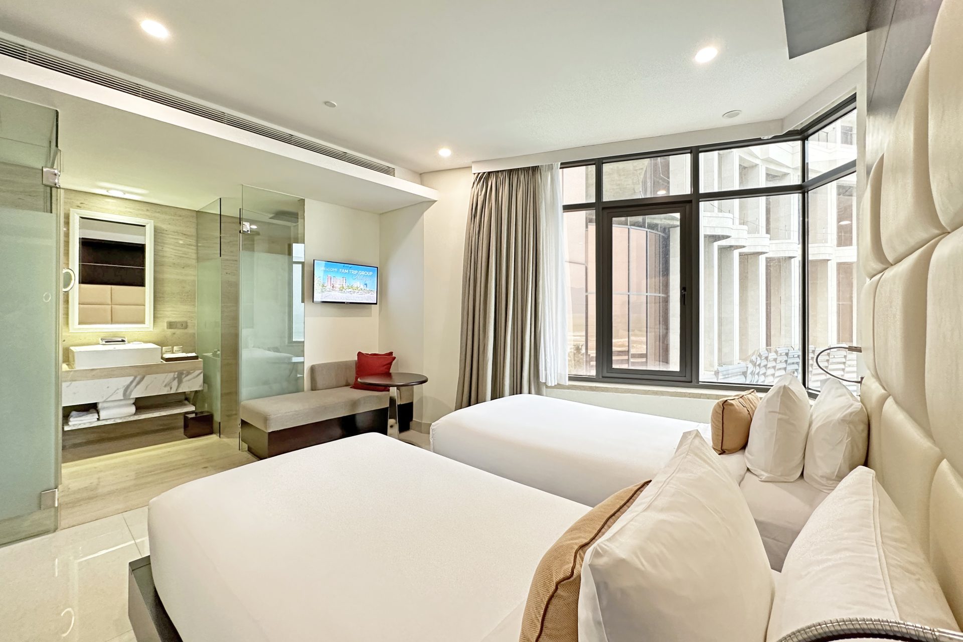 Holiday Beach Hotel Danang 39