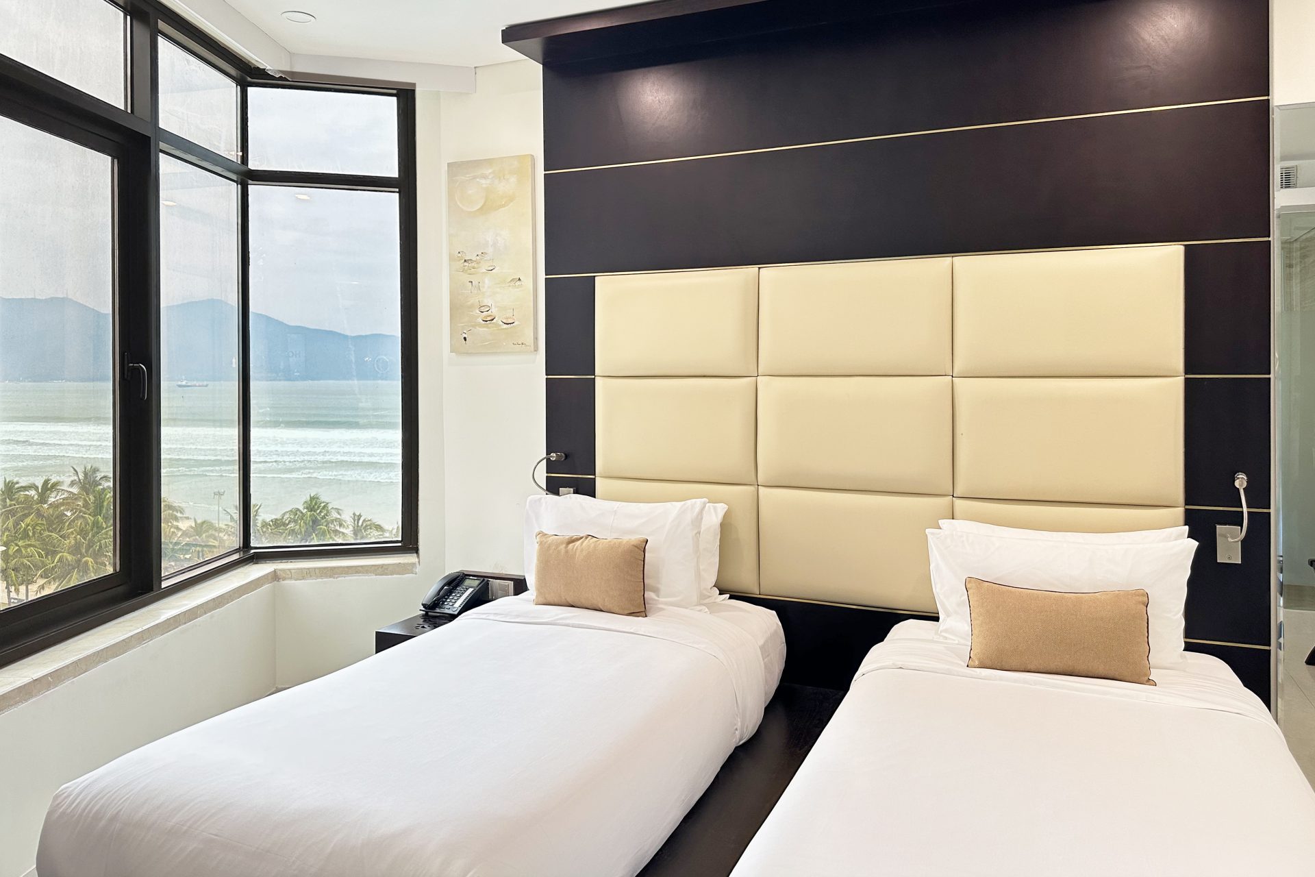Holiday Beach Hotel Danang 31