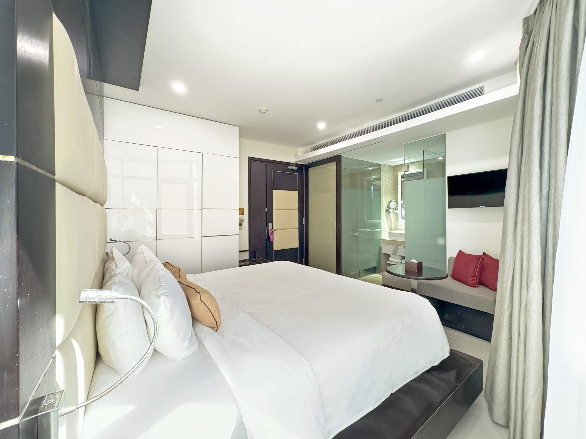 Holiday Beach Hotel Danang 57