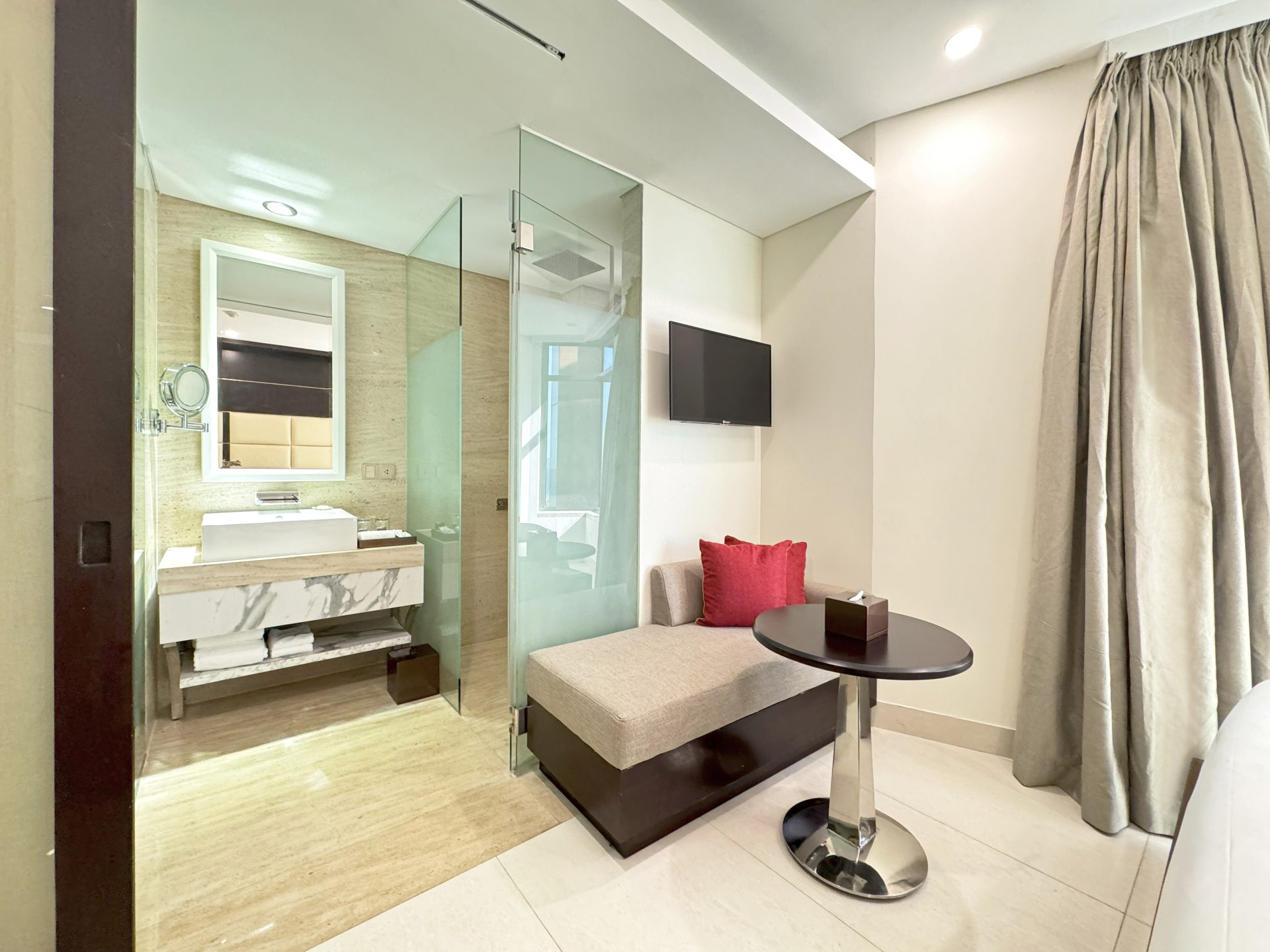 Holiday Beach Hotel Danang 55