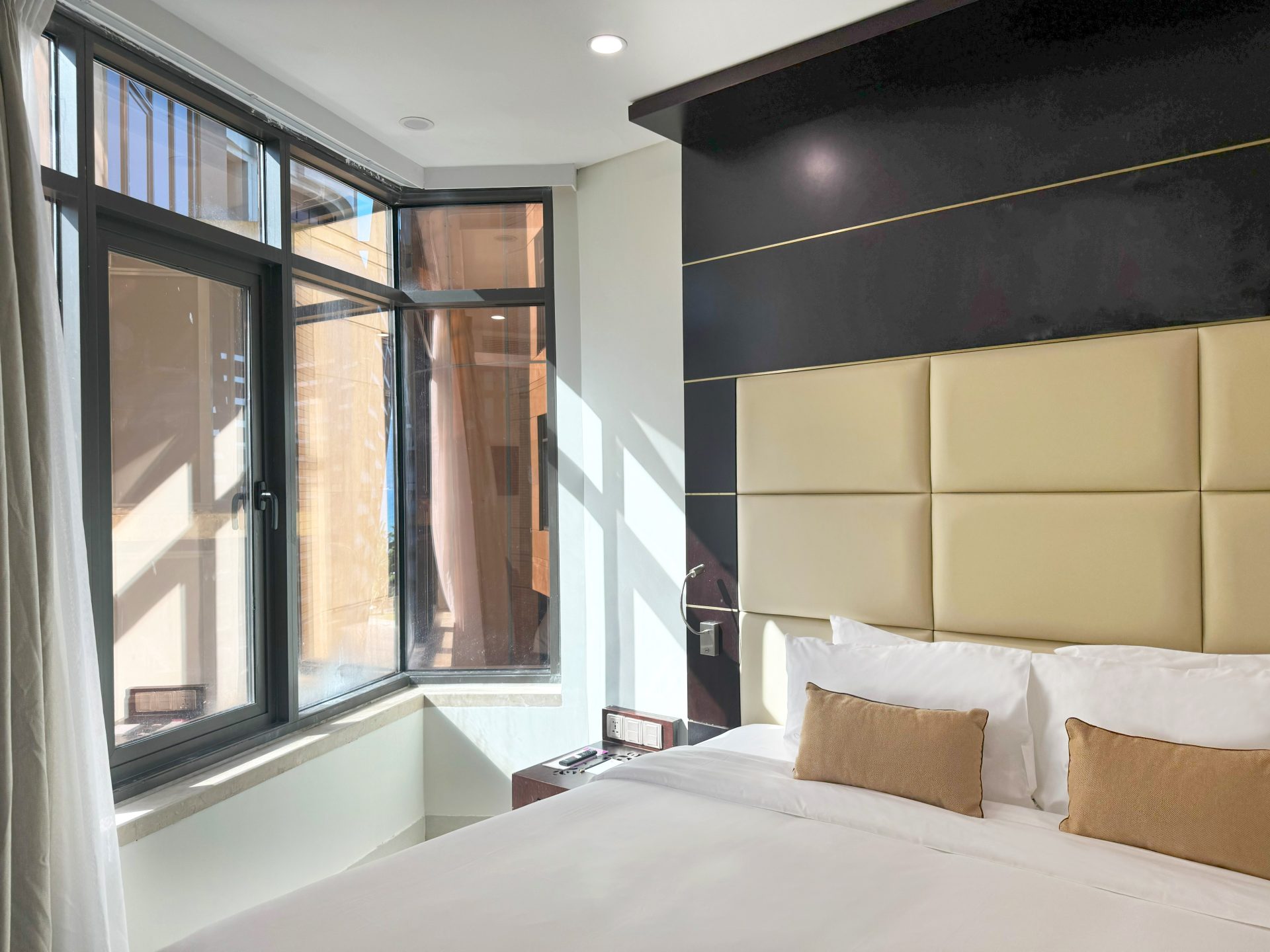 Holiday Beach Hotel Danang 54