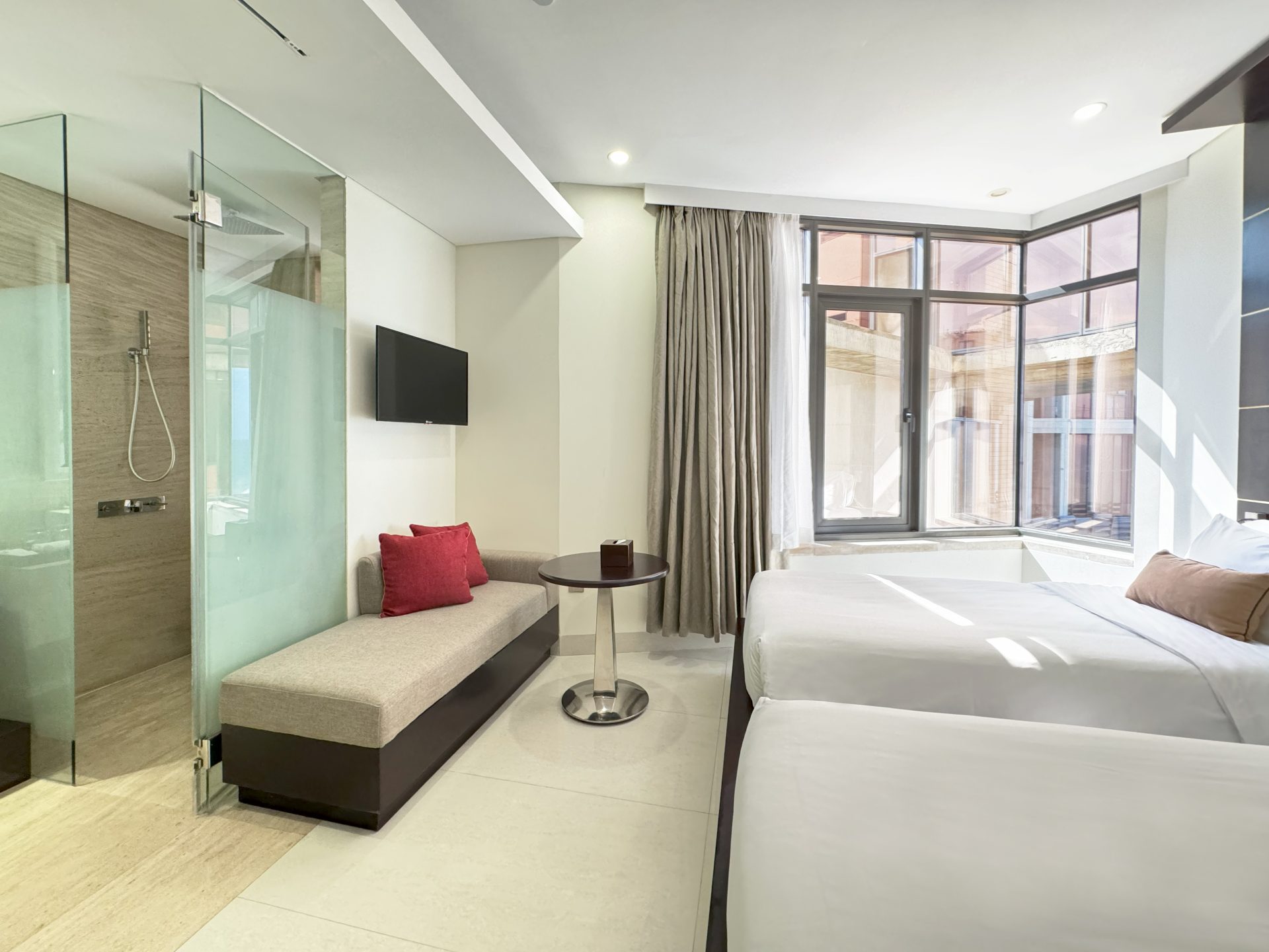 Holiday Beach Hotel Danang 49