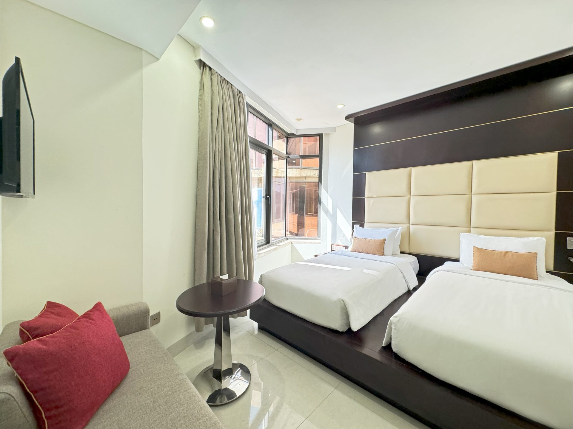 Holiday Beach Hotel Danang 50