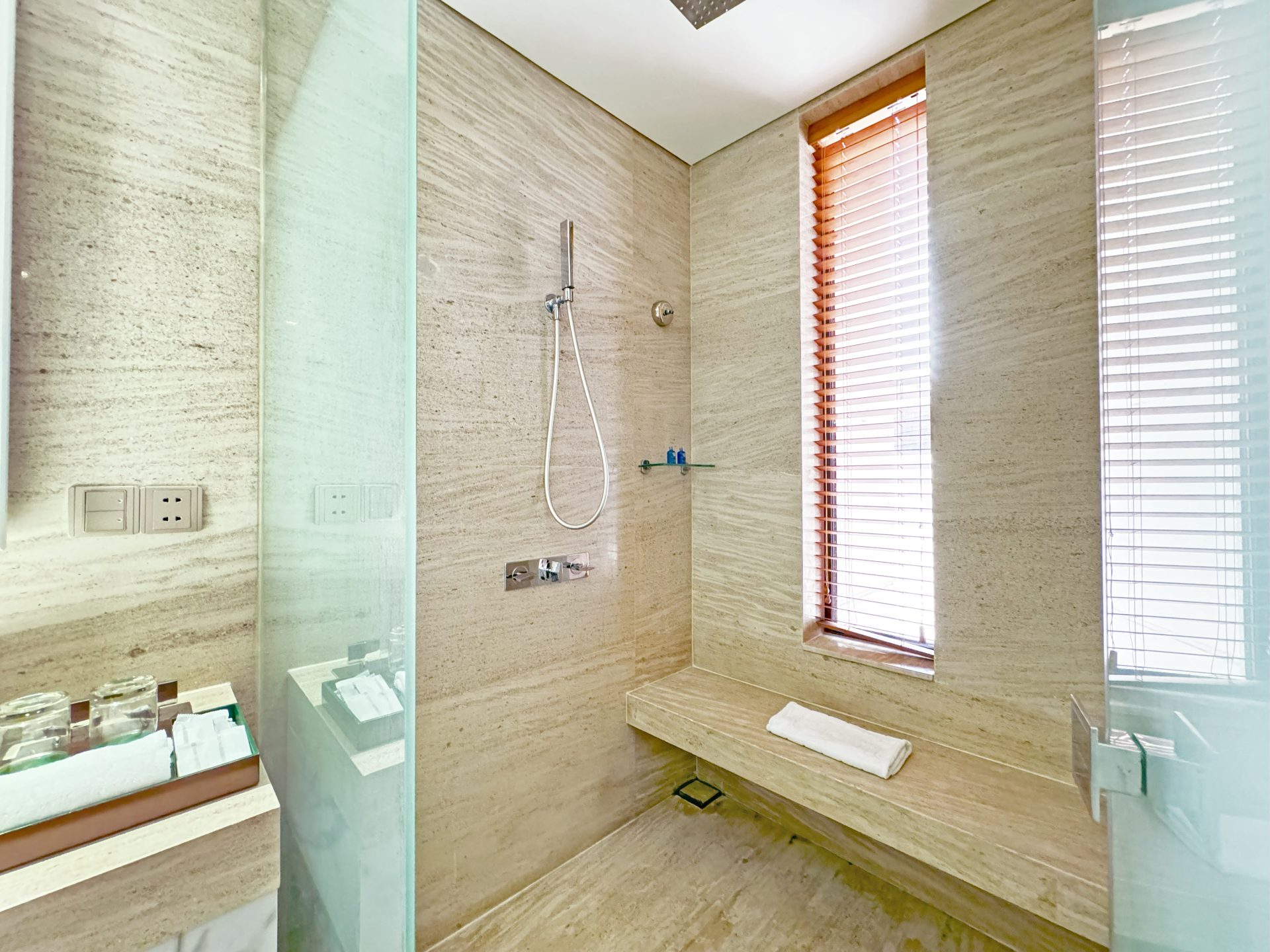 Holiday Beach Hotel Danang 20