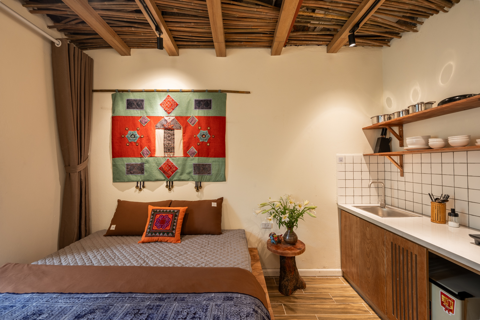 NYNA House-Traditional Studio-Near Walking Streetarden in City-Balcony-Egg Coffee Class 2