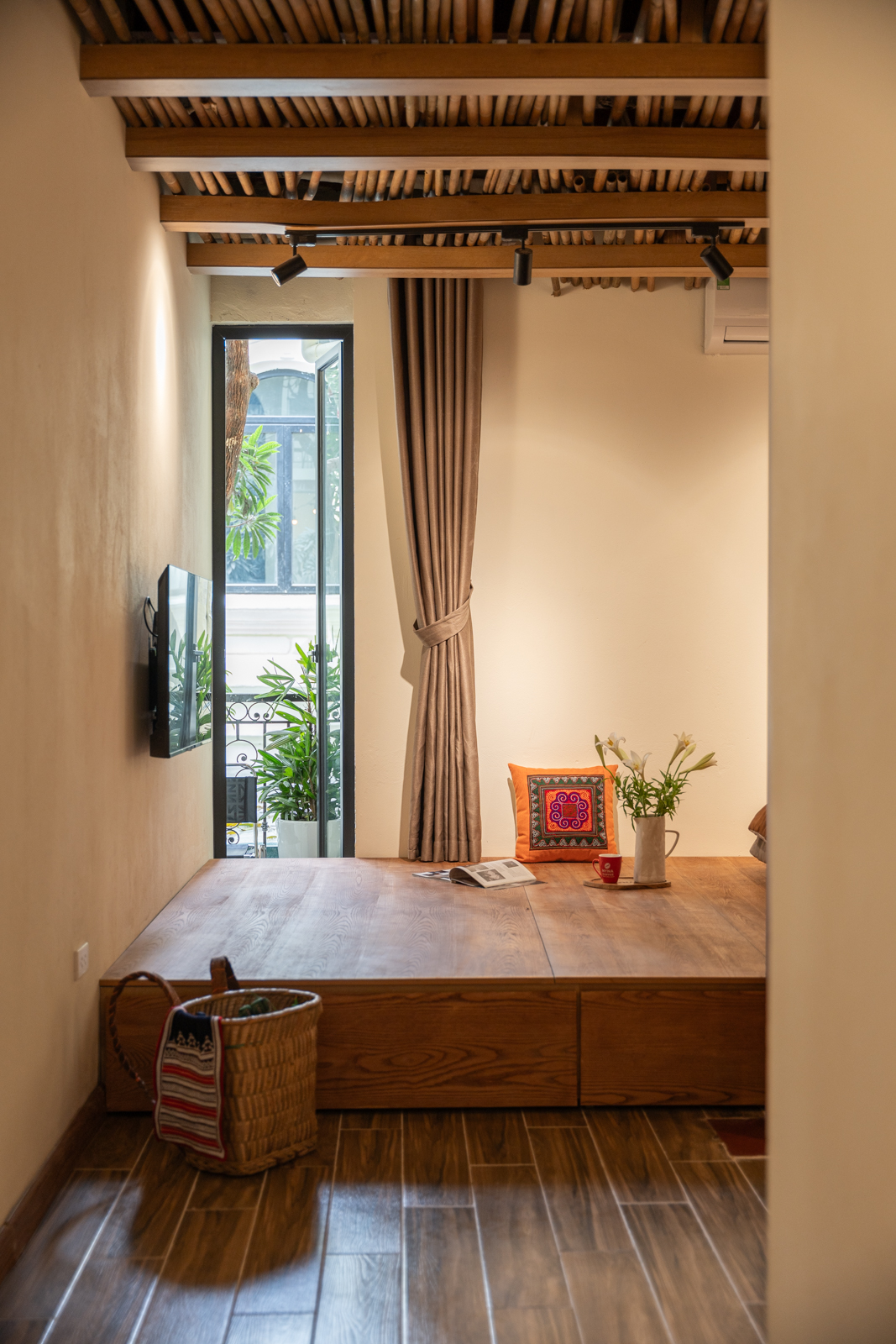 NYNA House-Wooden Flat-Kitchen-Walking Street 5