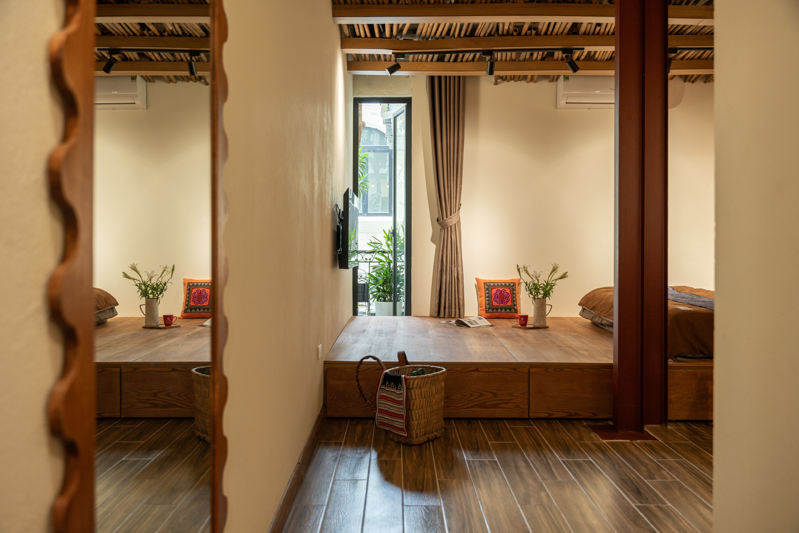 NYNA House-Wooden Flat-Kitchen-Walking Street 6