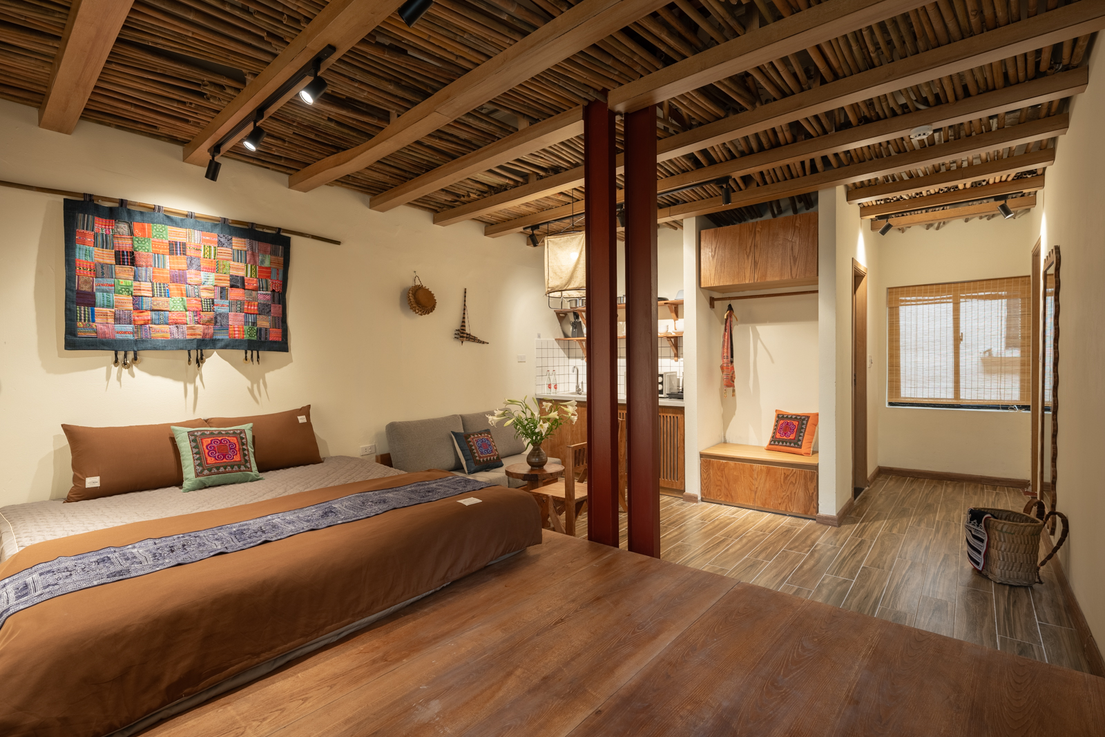 NYNA House-Wooden Flat-Kitchen-Walking Street 9