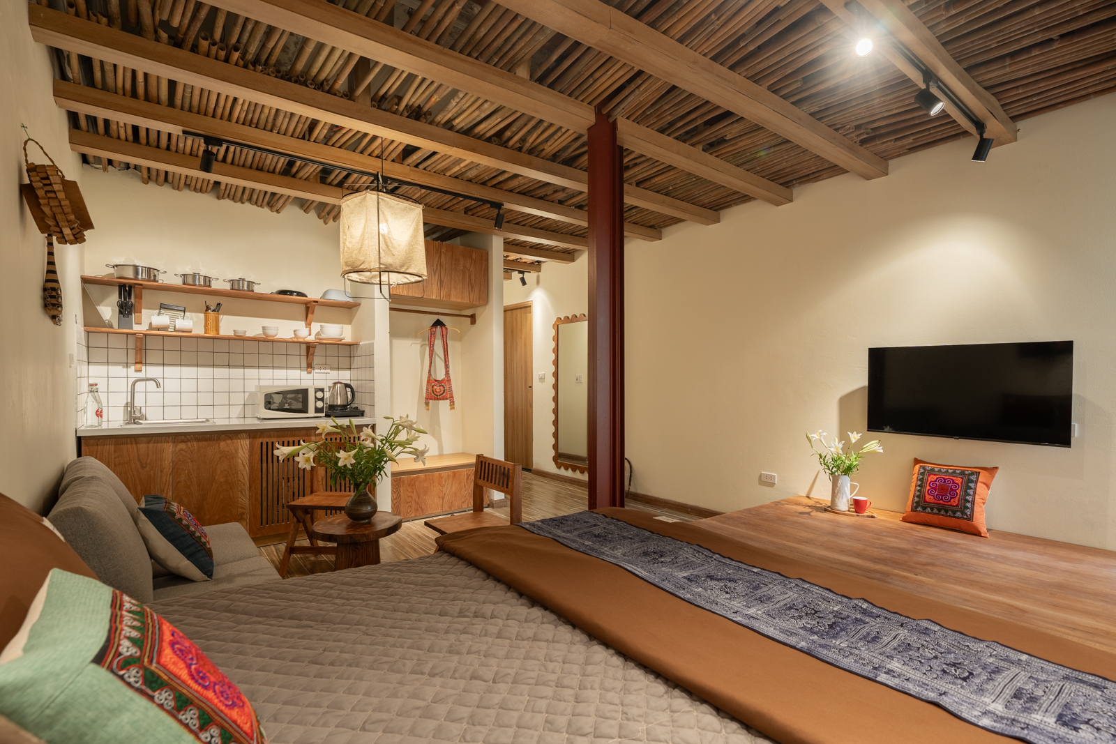 NYNA House-Wooden Flat-Kitchen-Walking Street 10
