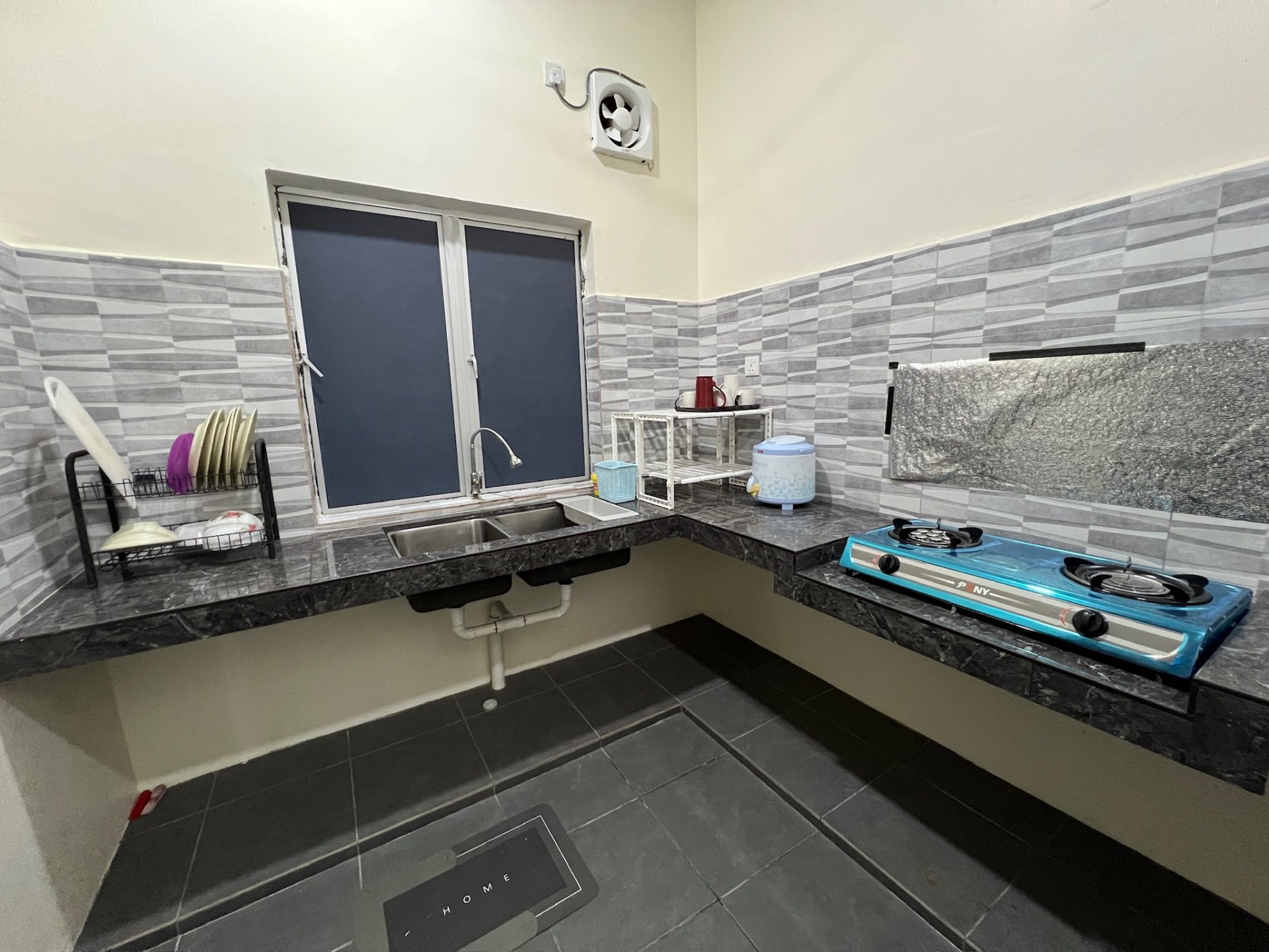 D’Lanjut KLIA Agro Transit Hostel 9