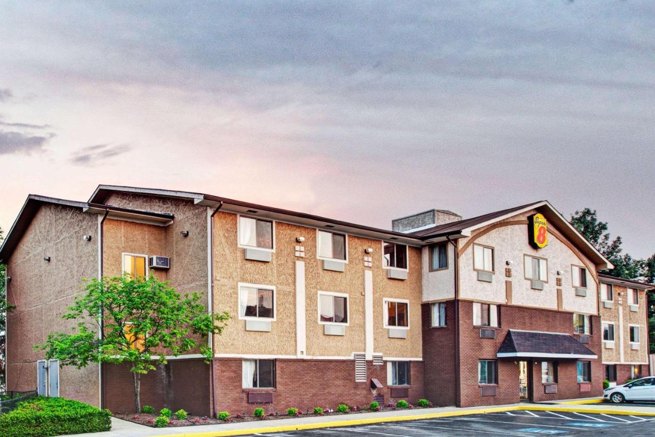 Super 8 by Wyndham Baltimore 3