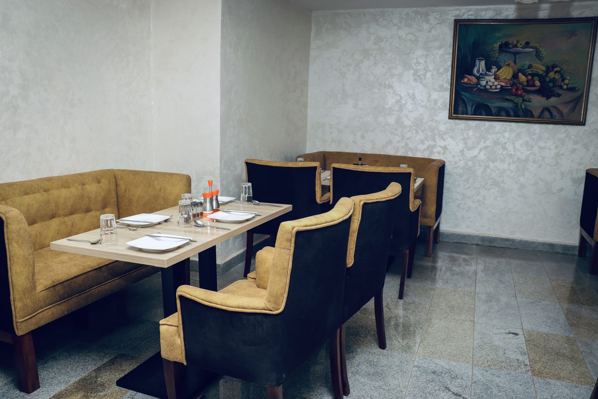 EXECUTIVE ROOM 5