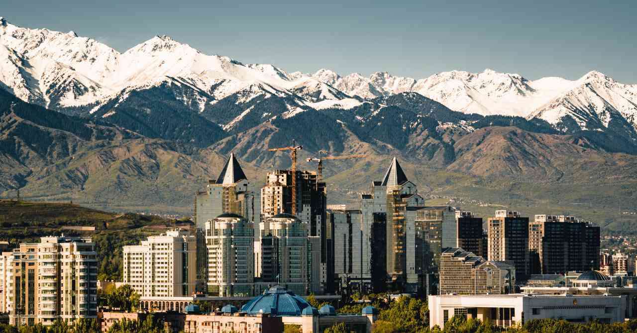 Almaty Day-Use Hotels Guide — Best Day Rooms to Book Between Flights