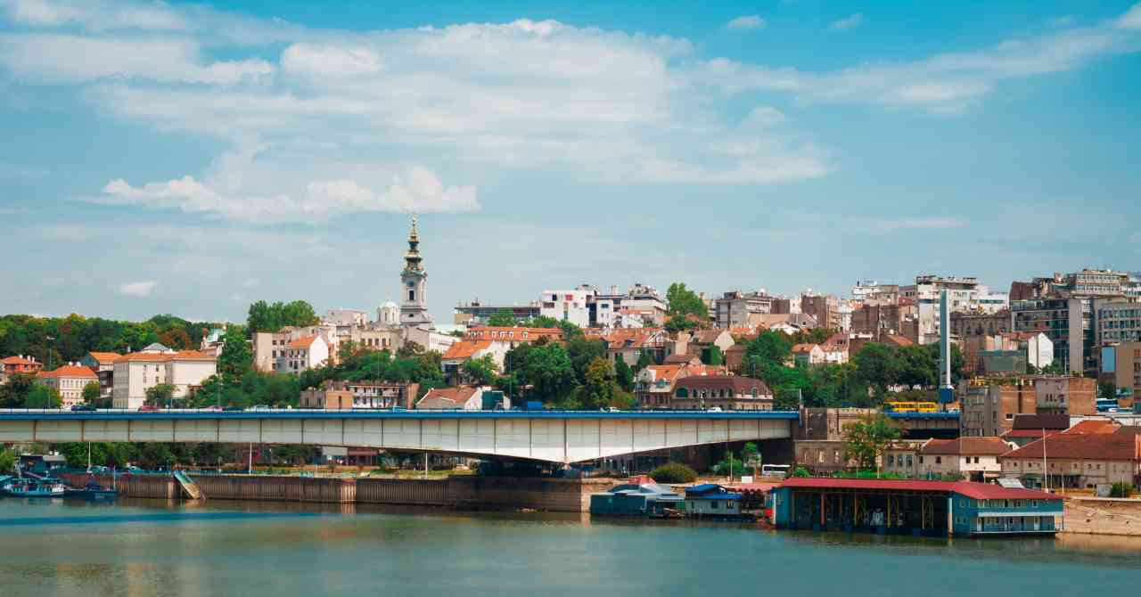 Belgrade Day Use Hotels Guide — Shower, Sleep & Work Between Flights