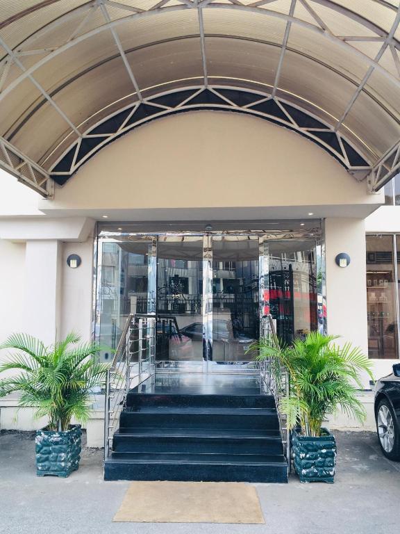 Summerset Continental Hotel 8