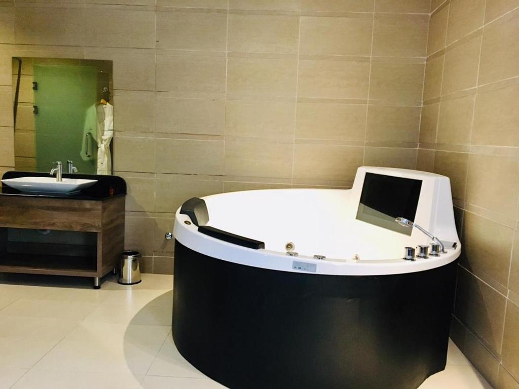 Summerset Continental Hotel 5