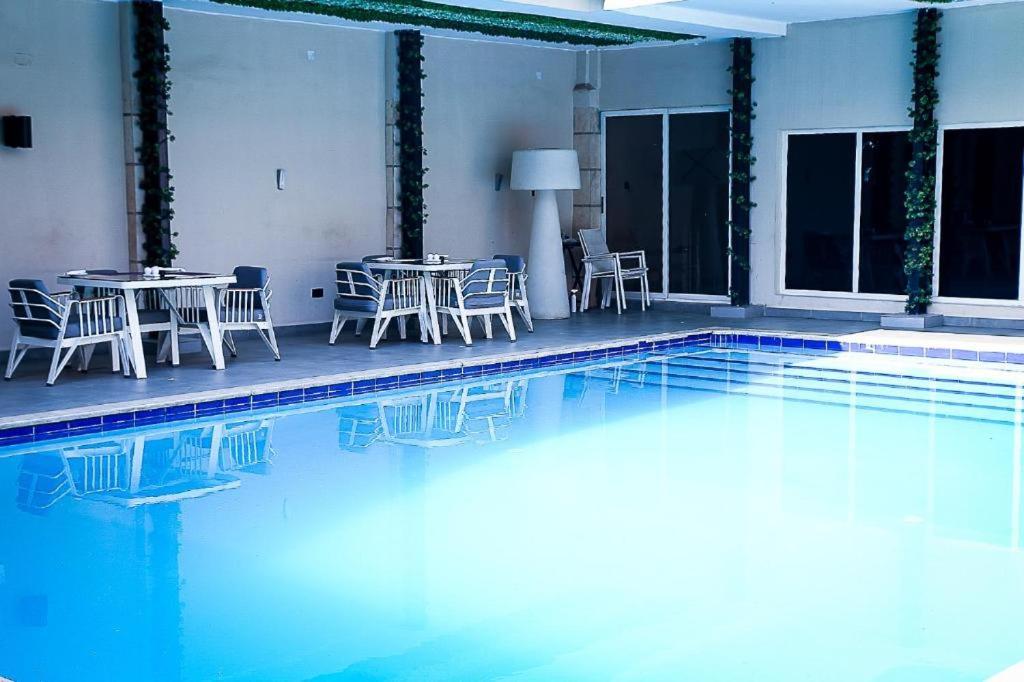 Summerset Continental Hotel 6