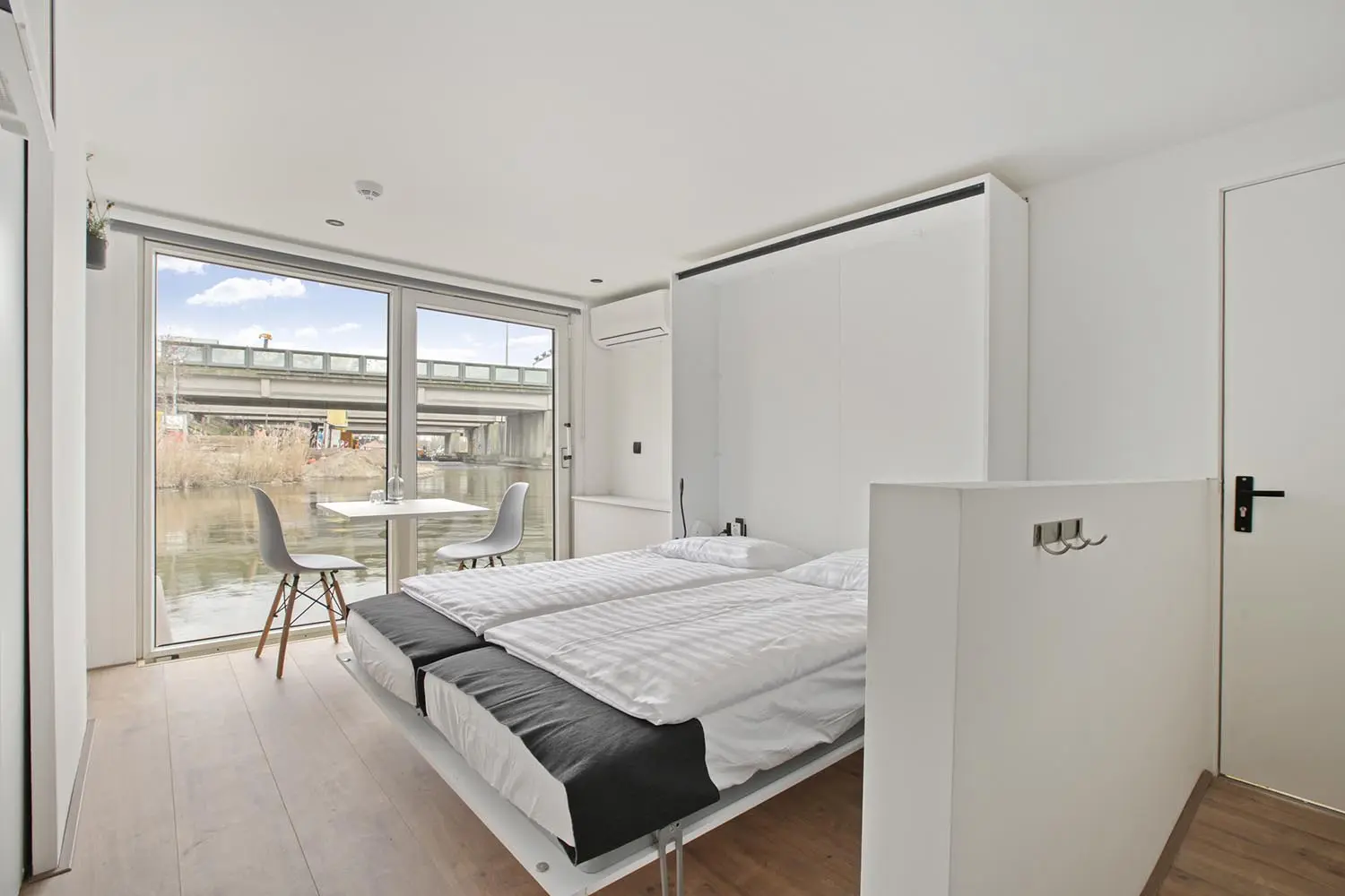 AMSTEL HouseBoats NEW LAKE 2