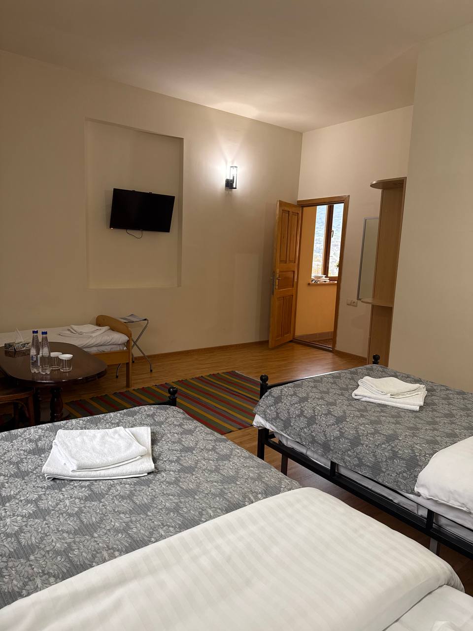 Yeghevnut hotel 8